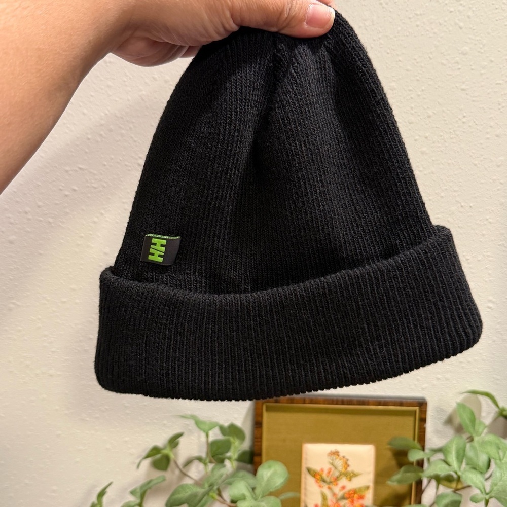 Helly Hansen One Size Unisex Winter Knit Beanie Hidden Valley Logo Cold Weather